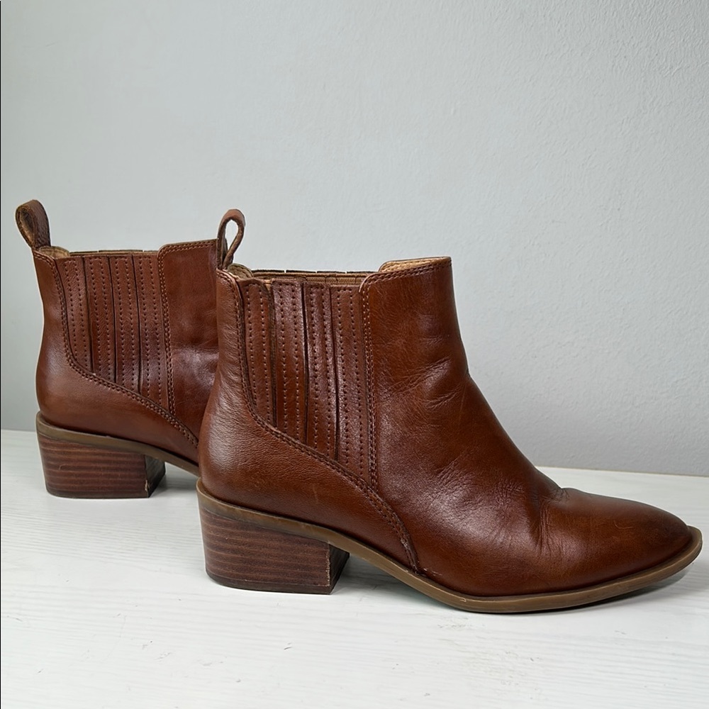 Crown Vintage Brown Booties with Elastic Panels Size 6